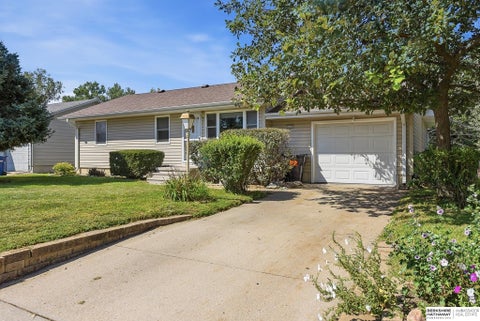 Photo of 618 S Pine Street, Valley, NE 68064 (MLS # 22626198)