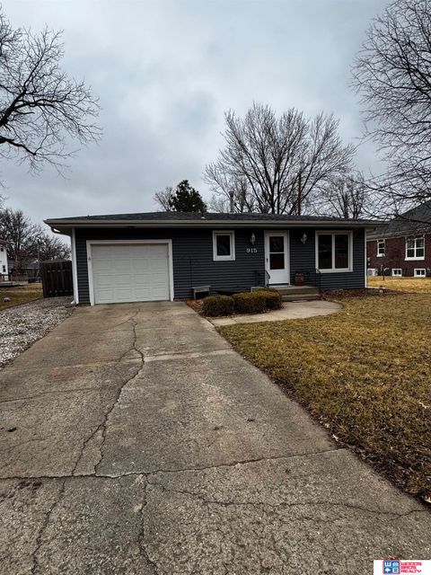 Photo of 915 E 14th Street, York, NE 68467 (MLS # 22605643)