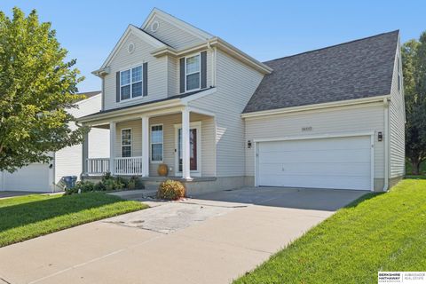 Photo of 16517 Loop Street, Omaha, NE 68136 (MLS # 22530442)