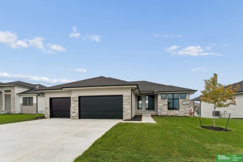 Photo of 11718 S 124th Avenue, Papillion, NE 68046 (MLS # 22625569)