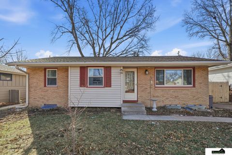 Photo of 7311 Garland Street, Lincoln, NE 68505 (MLS # 22604397)