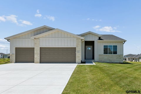 Photo of 5714 Kestrel Parkway, Elkhorn, NE 68022 (MLS # 22626191)