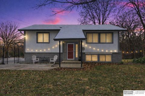 Photo of 2001 Lincoln Avenue, Plattsmouth, NE 68048 (MLS # 22602105)