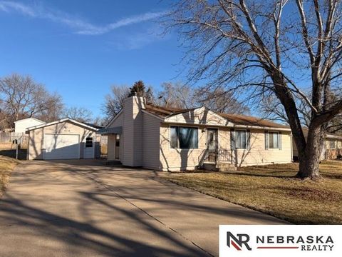 Photo of 1616 Hartley Street, Lincoln, NE 68521 (MLS # 22605332)