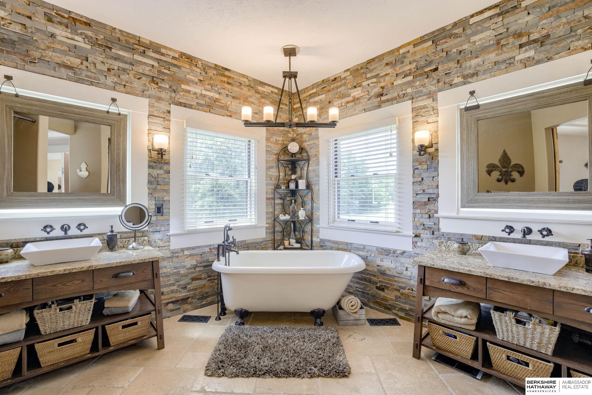 Nehawka, Nebraska 68413, United States, 4 Bedrooms Bedrooms, ,4 BathroomsBathrooms,Residential,Active,191746