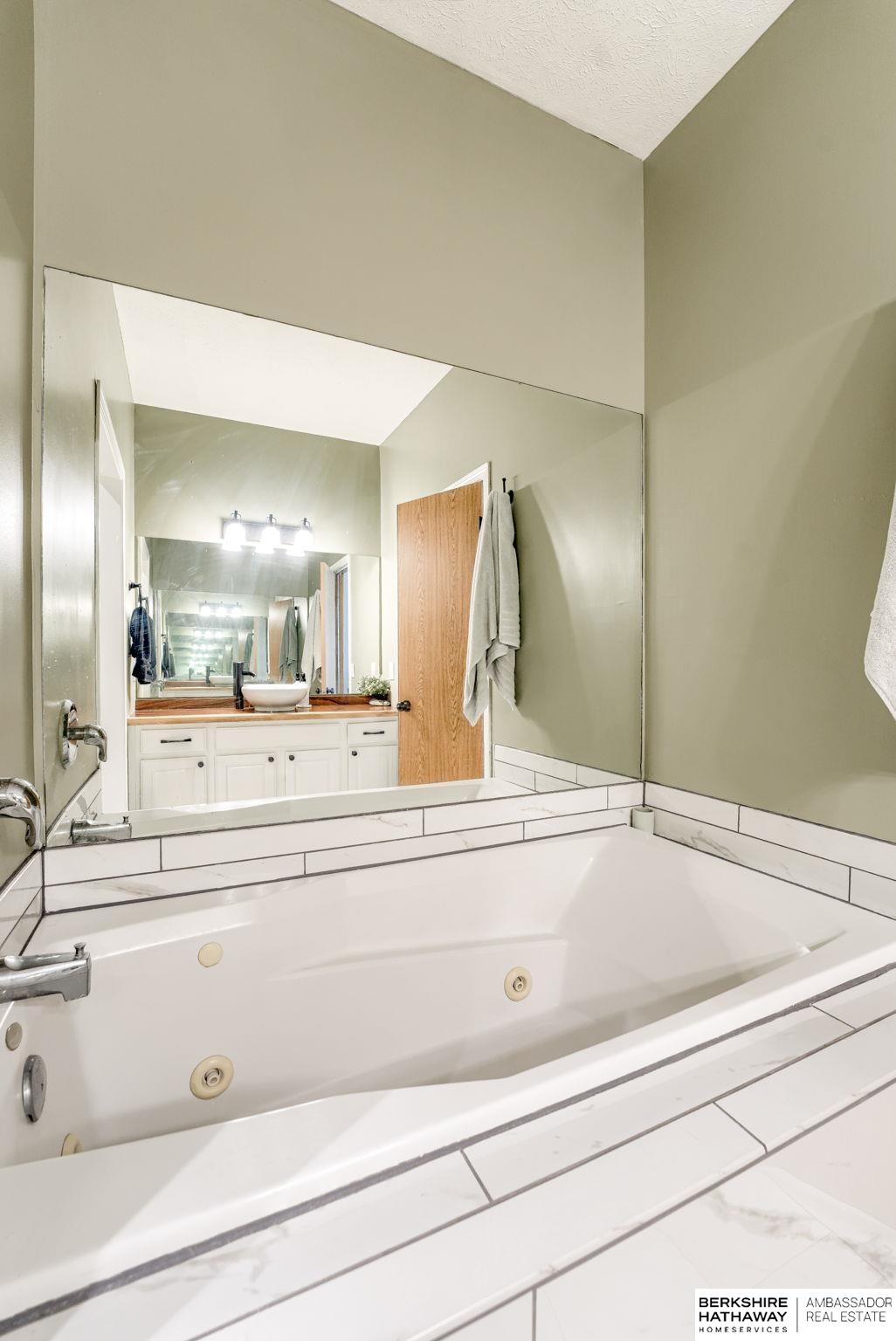 Omaha, Nebraska 68136, United States, 4 Bedrooms Bedrooms, ,3 BathroomsBathrooms,Residential,Active,216881