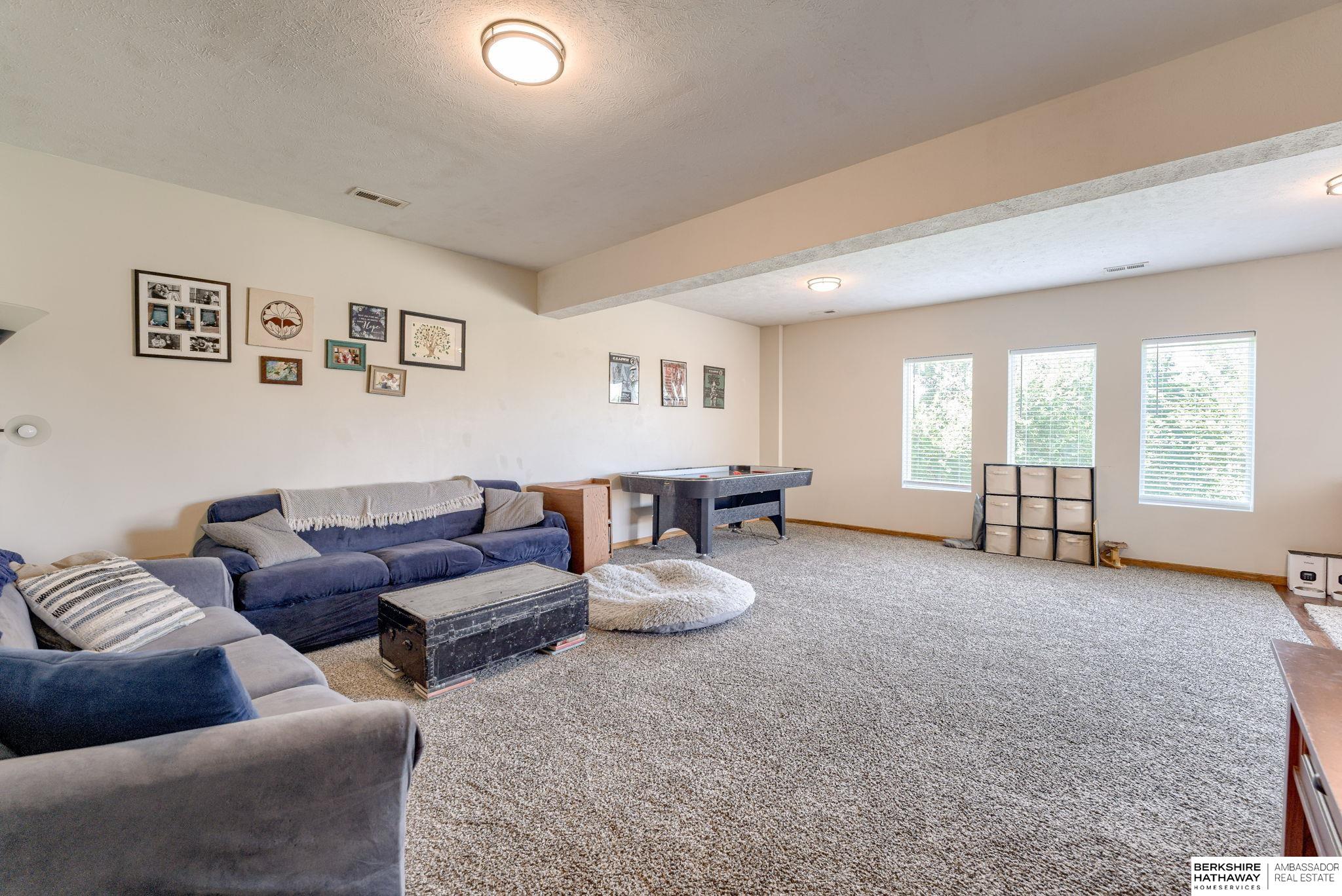 Omaha, Nebraska 68136, United States, 4 Bedrooms Bedrooms, ,3 BathroomsBathrooms,Residential,Active,216881