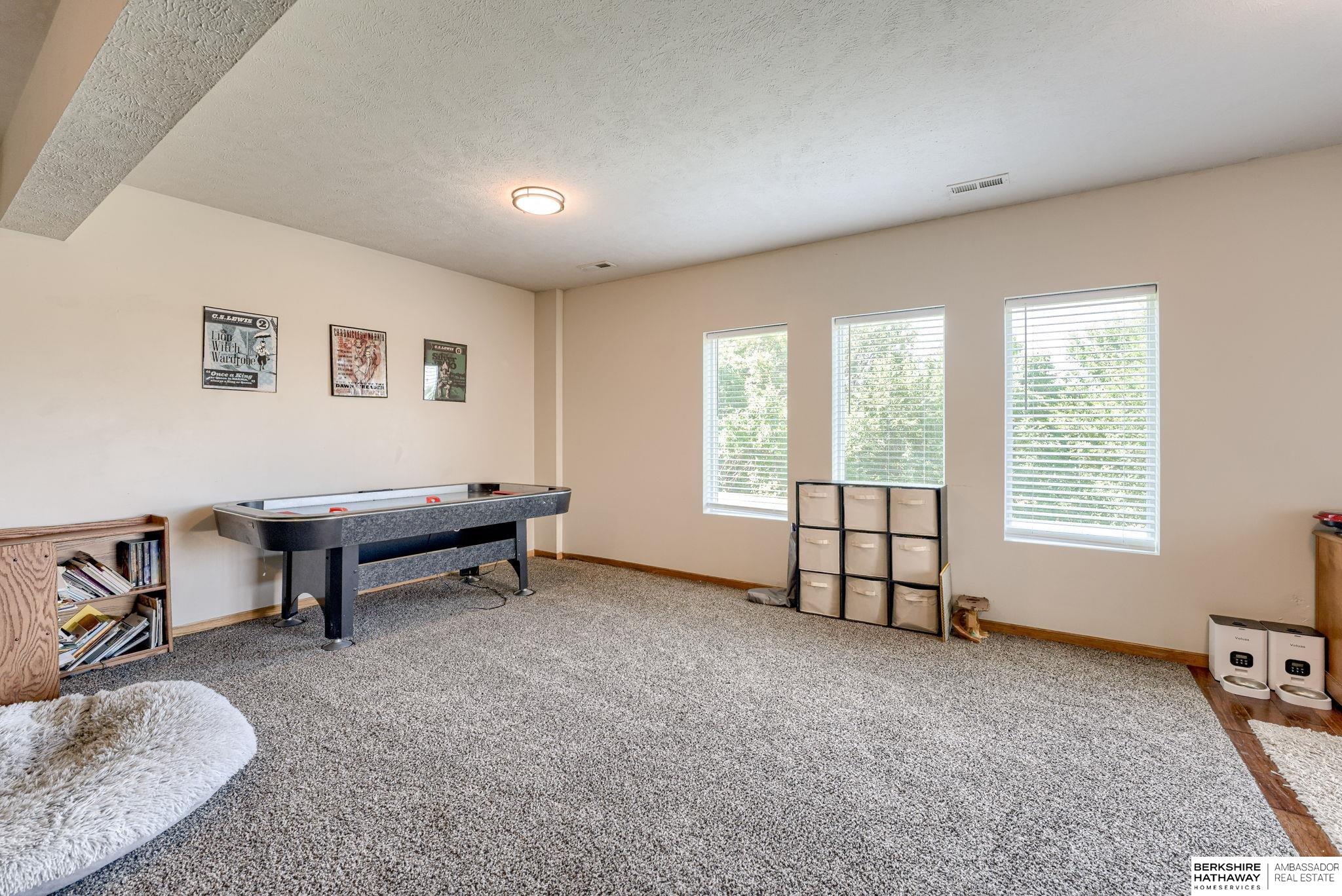 Omaha, Nebraska 68136, United States, 4 Bedrooms Bedrooms, ,3 BathroomsBathrooms,Residential,Active,216881