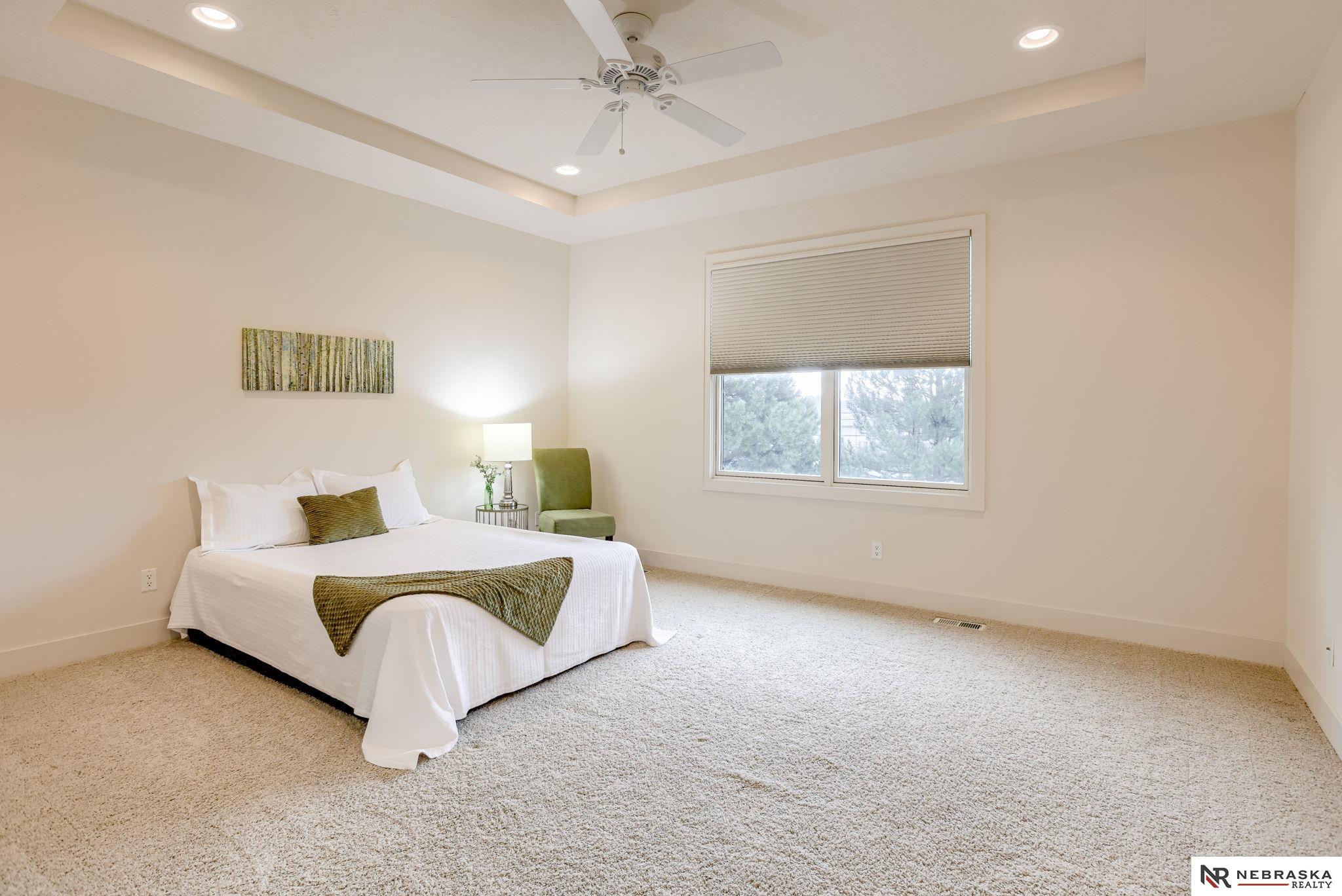 Omaha, Nebraska 68116, United States, 2 Bedrooms Bedrooms, ,2 BathroomsBathrooms,Residential,Pending,192626