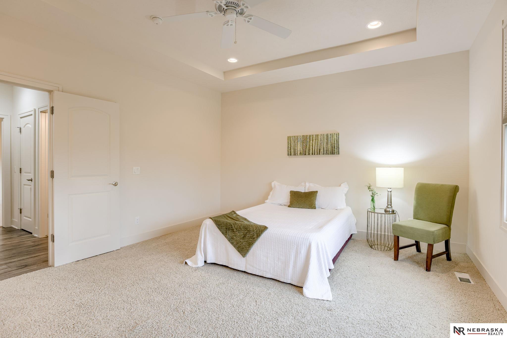 Omaha, Nebraska 68116, United States, 2 Bedrooms Bedrooms, ,2 BathroomsBathrooms,Residential,Pending,192626