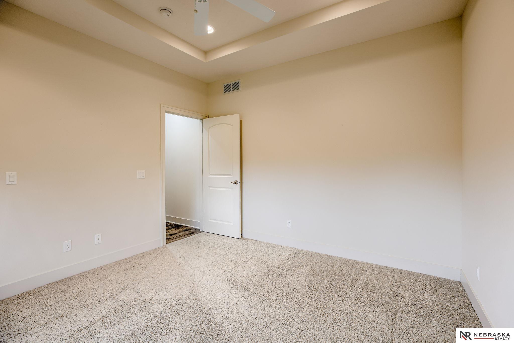 Omaha, Nebraska 68116, United States, 2 Bedrooms Bedrooms, ,2 BathroomsBathrooms,Residential,Pending,192626