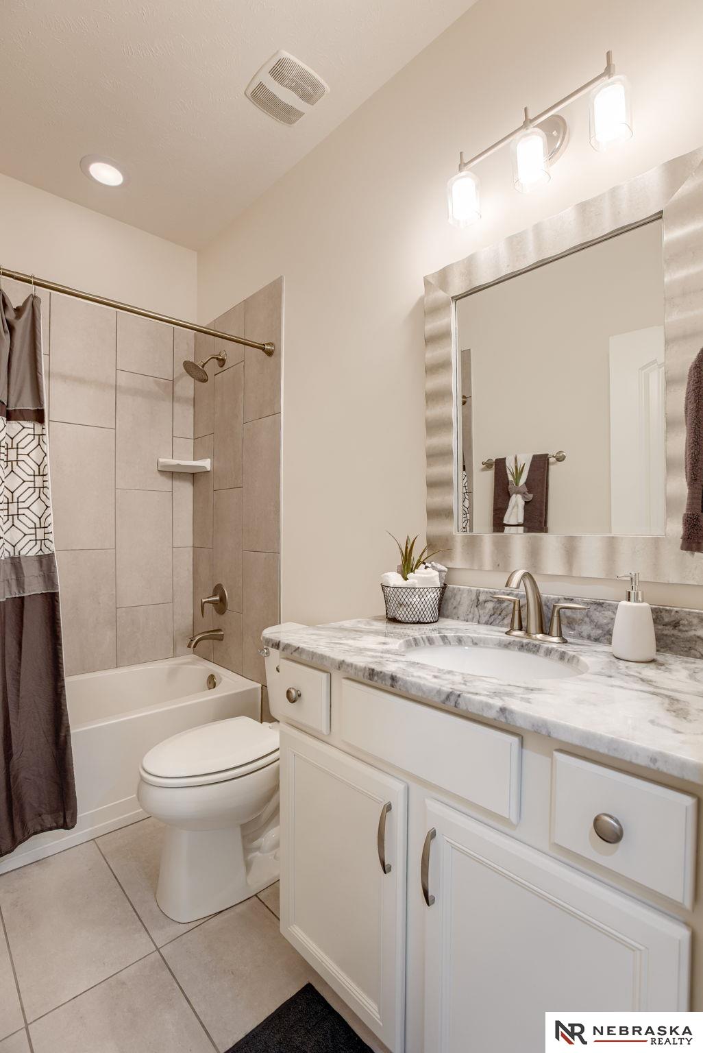 Omaha, Nebraska 68116, United States, 2 Bedrooms Bedrooms, ,2 BathroomsBathrooms,Residential,Pending,192626