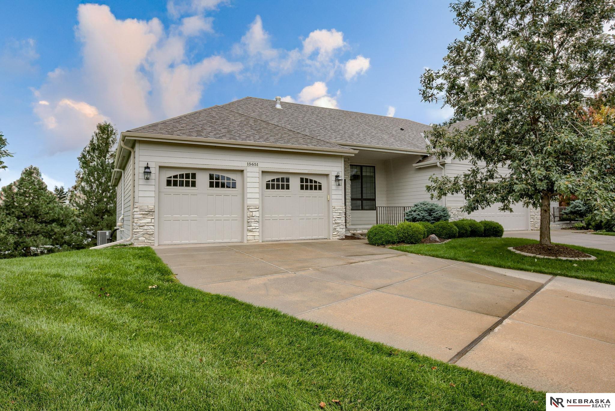 Omaha, Nebraska 68116, United States, 2 Bedrooms Bedrooms, ,2 BathroomsBathrooms,Residential,Pending,192626