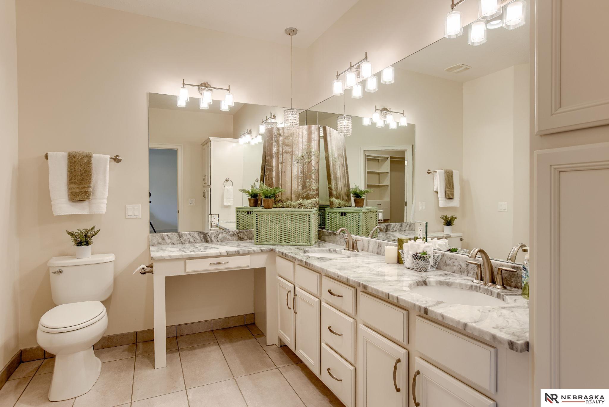 Omaha, Nebraska 68116, United States, 2 Bedrooms Bedrooms, ,2 BathroomsBathrooms,Residential,Pending,192626