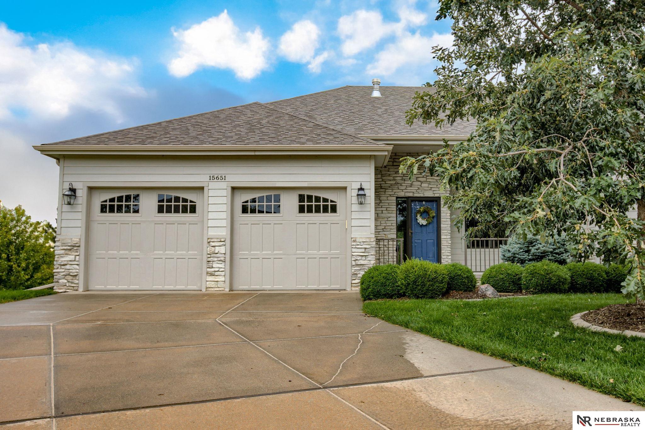 Omaha, Nebraska 68116, United States, 2 Bedrooms Bedrooms, ,2 BathroomsBathrooms,Residential,Pending,192626