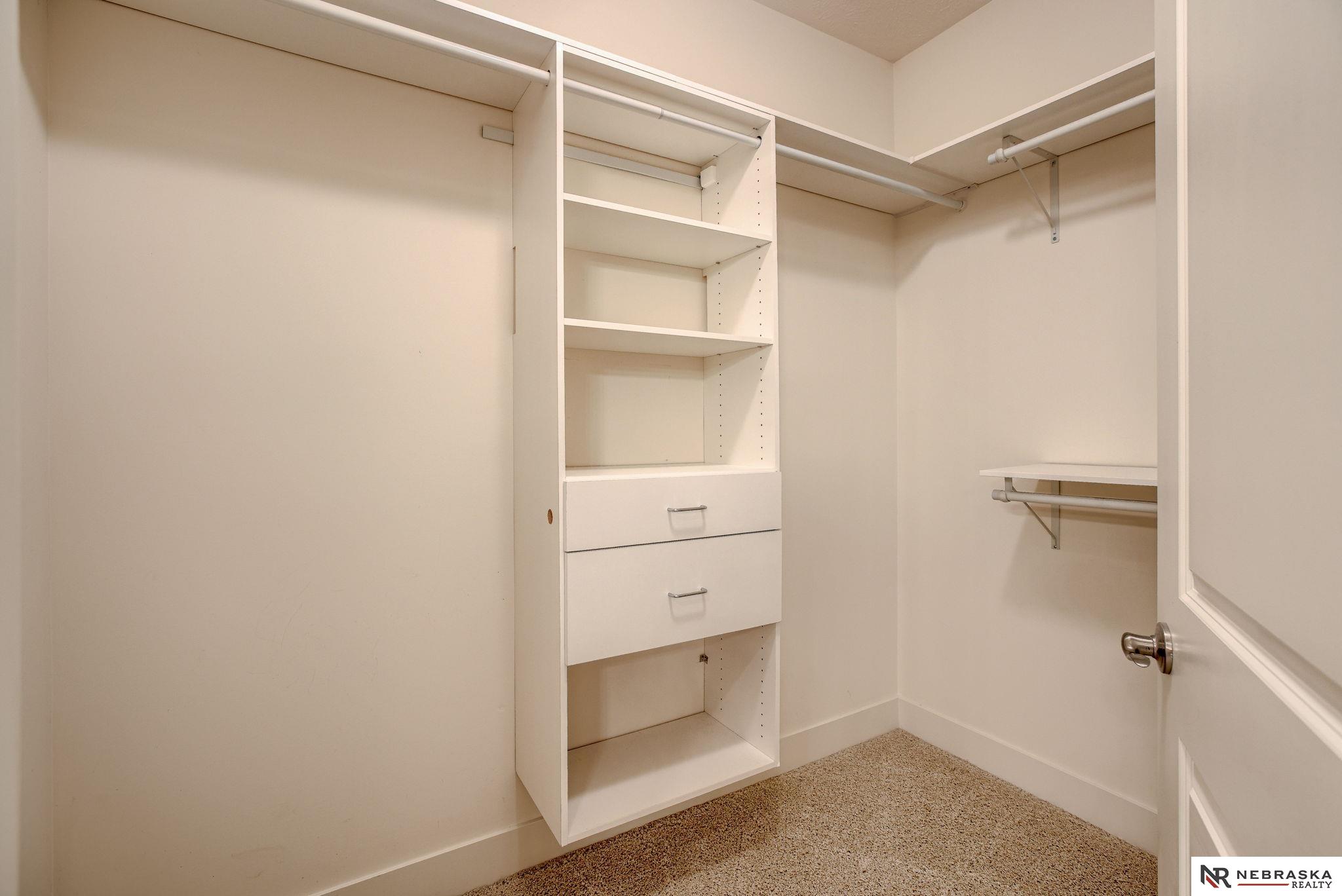 Omaha, Nebraska 68116, United States, 2 Bedrooms Bedrooms, ,2 BathroomsBathrooms,Residential,Pending,192626