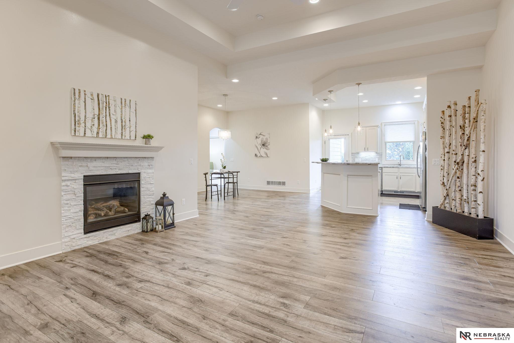 Omaha, Nebraska 68116, United States, 2 Bedrooms Bedrooms, ,2 BathroomsBathrooms,Residential,Pending,192626