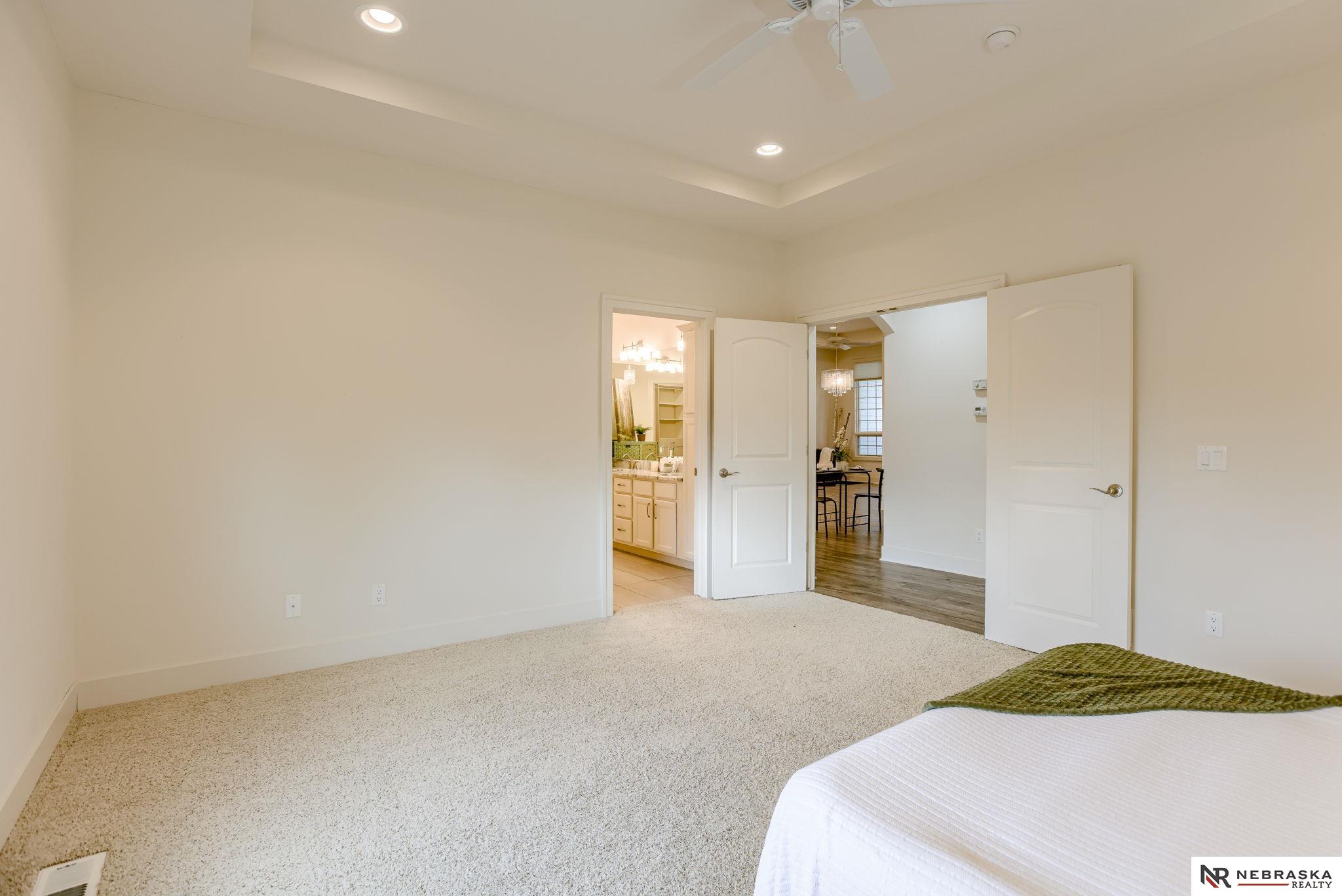 Omaha, Nebraska 68116, United States, 2 Bedrooms Bedrooms, ,2 BathroomsBathrooms,Residential,Pending,192626