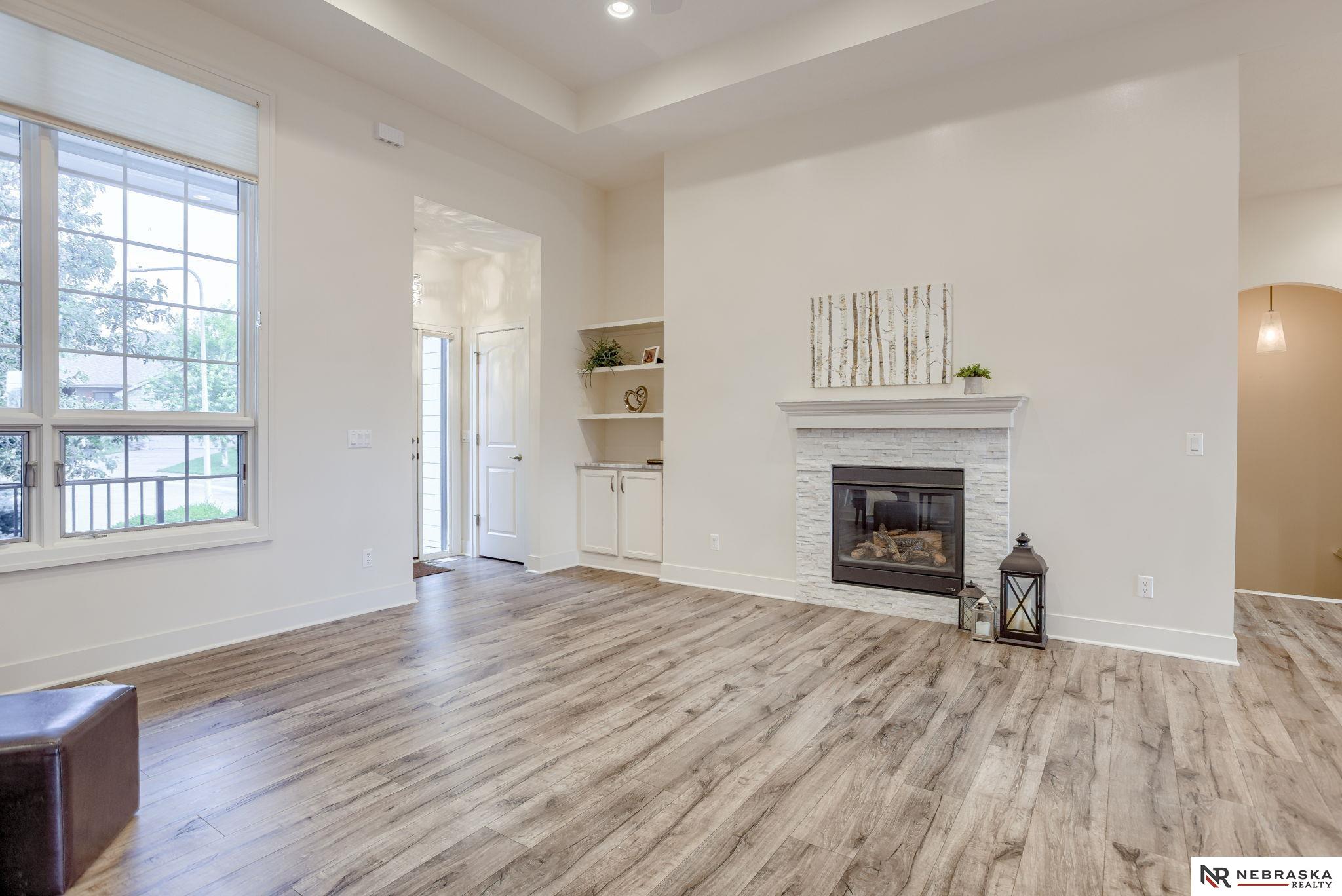 Omaha, Nebraska 68116, United States, 2 Bedrooms Bedrooms, ,2 BathroomsBathrooms,Residential,Pending,192626