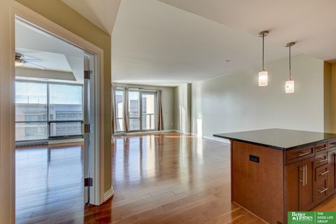 Photo of 3200 Farnam Court #3610, Omaha, NE 68131 (MLS # 22529160) Photo of 3200 Farnam Court #3610, Omaha, NE 68131 (MLS # 22529160)