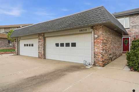 Photo of 5852 Locust Street, Lincoln, NE 68516 (MLS # 22609888)