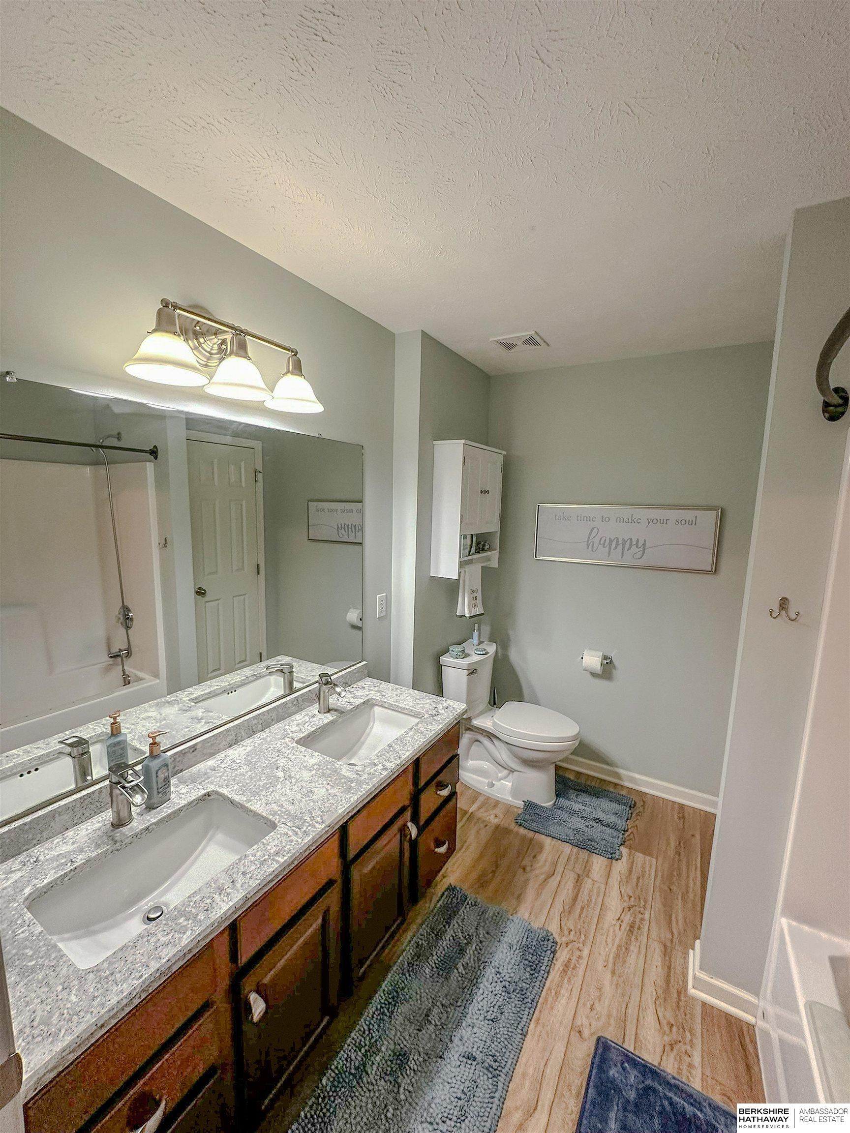 Bennington, Nebraska 68007, United States, 3 Bedrooms Bedrooms, ,2 BathroomsBathrooms,Residential,Active,246916