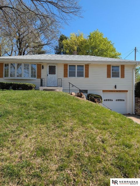 Photo of 7664 Hascall Street, Omaha, NE 68124 (MLS # 22610600)