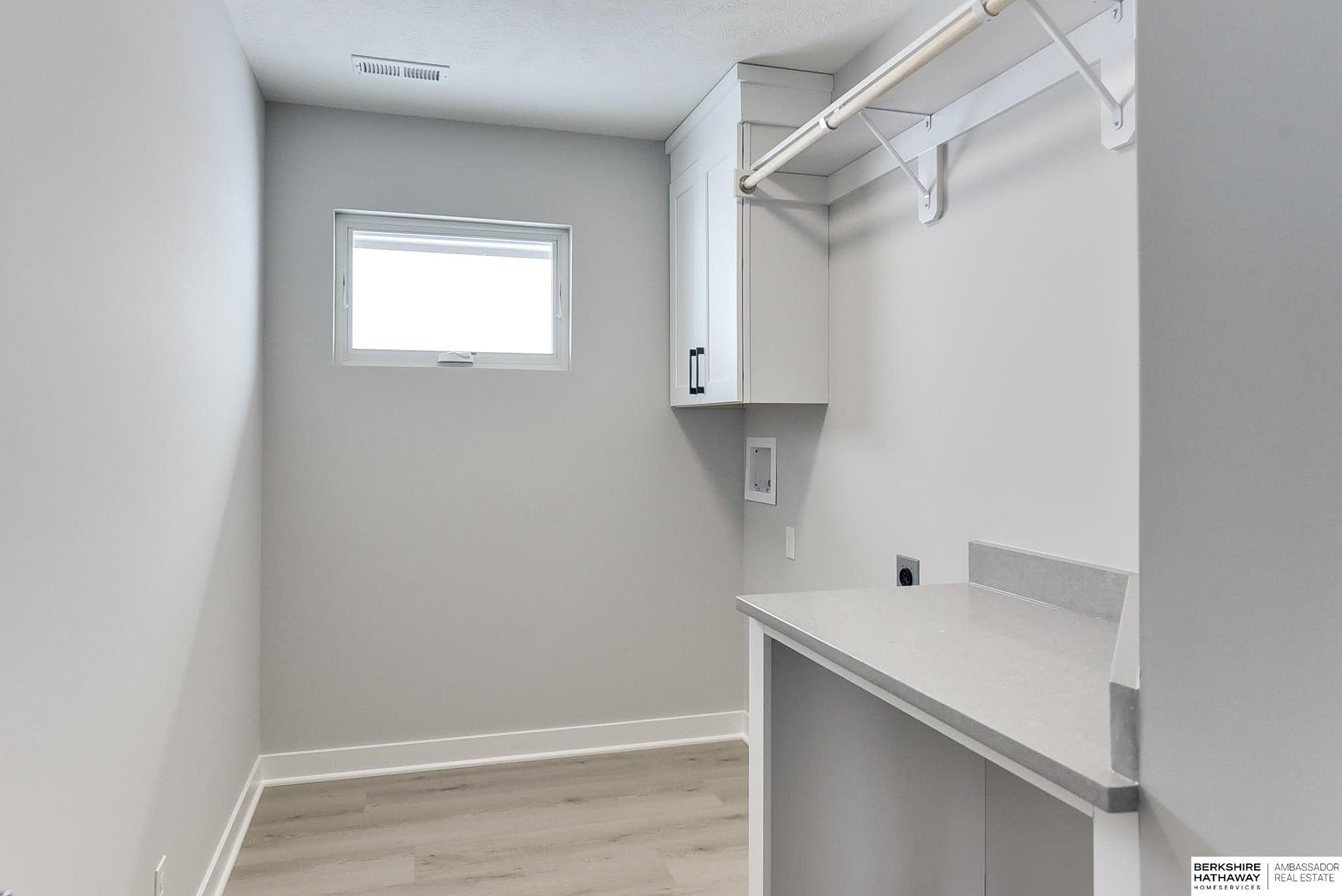 Elkhorn, Nebraska 68022, United States, 4 Bedrooms Bedrooms, ,3 BathroomsBathrooms,Residential,Active,23368