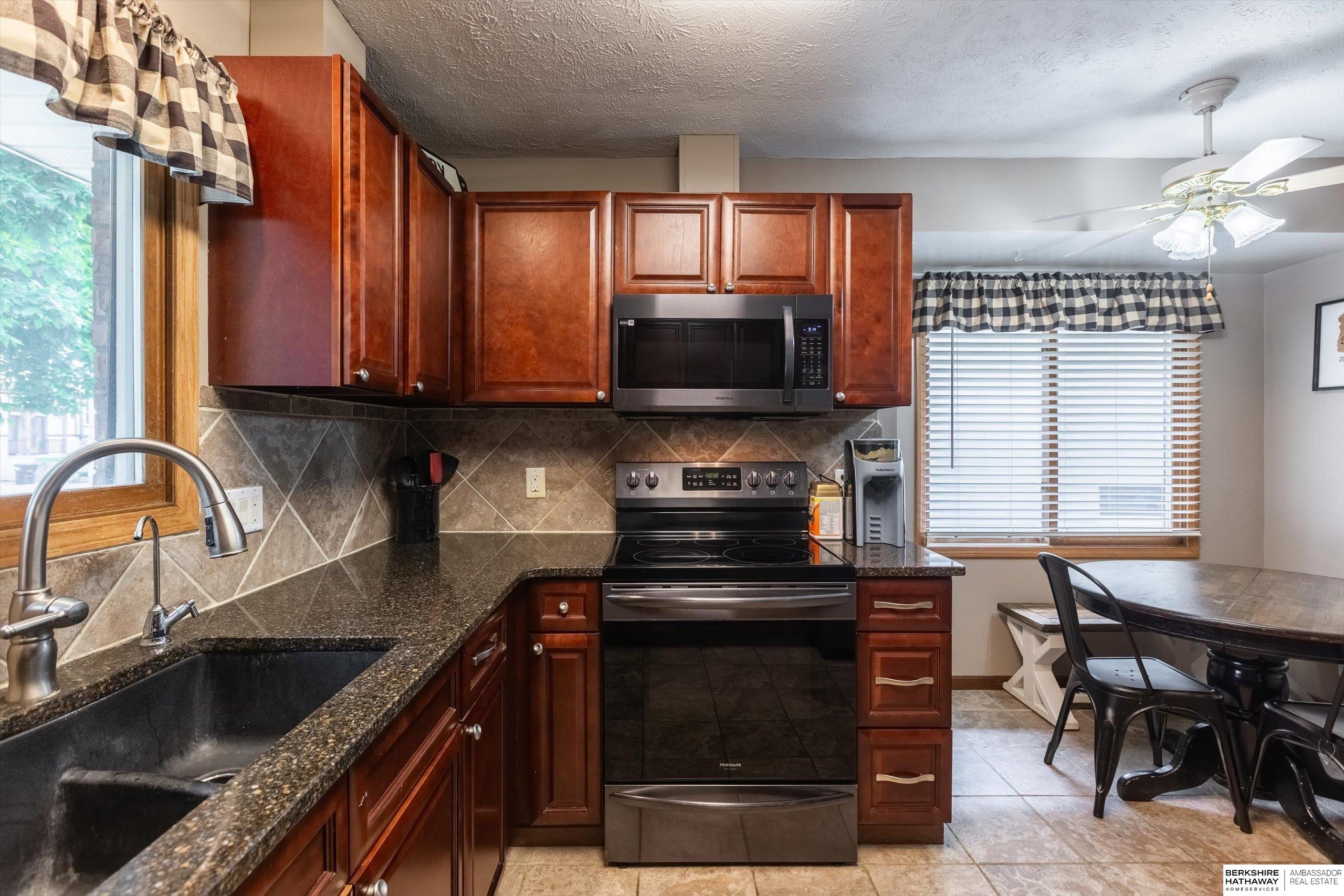 Omaha, Nebraska 68144, United States, 3 Bedrooms Bedrooms, ,2 BathroomsBathrooms,Residential,Pending,203975