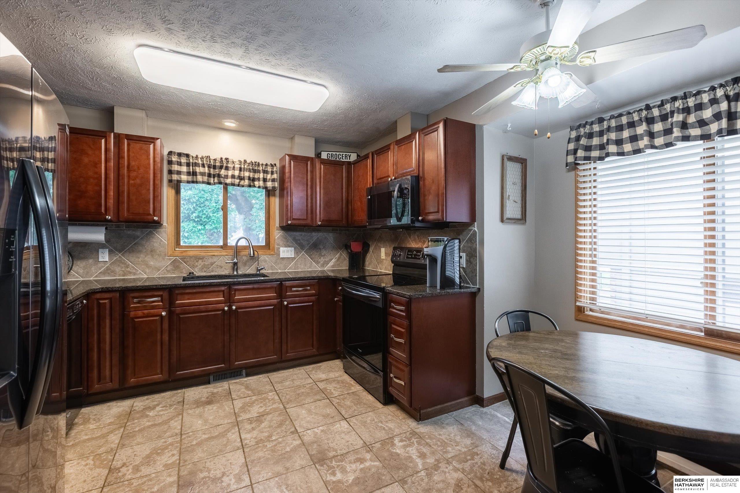 Omaha, Nebraska 68144, United States, 3 Bedrooms Bedrooms, ,2 BathroomsBathrooms,Residential,Pending,203975