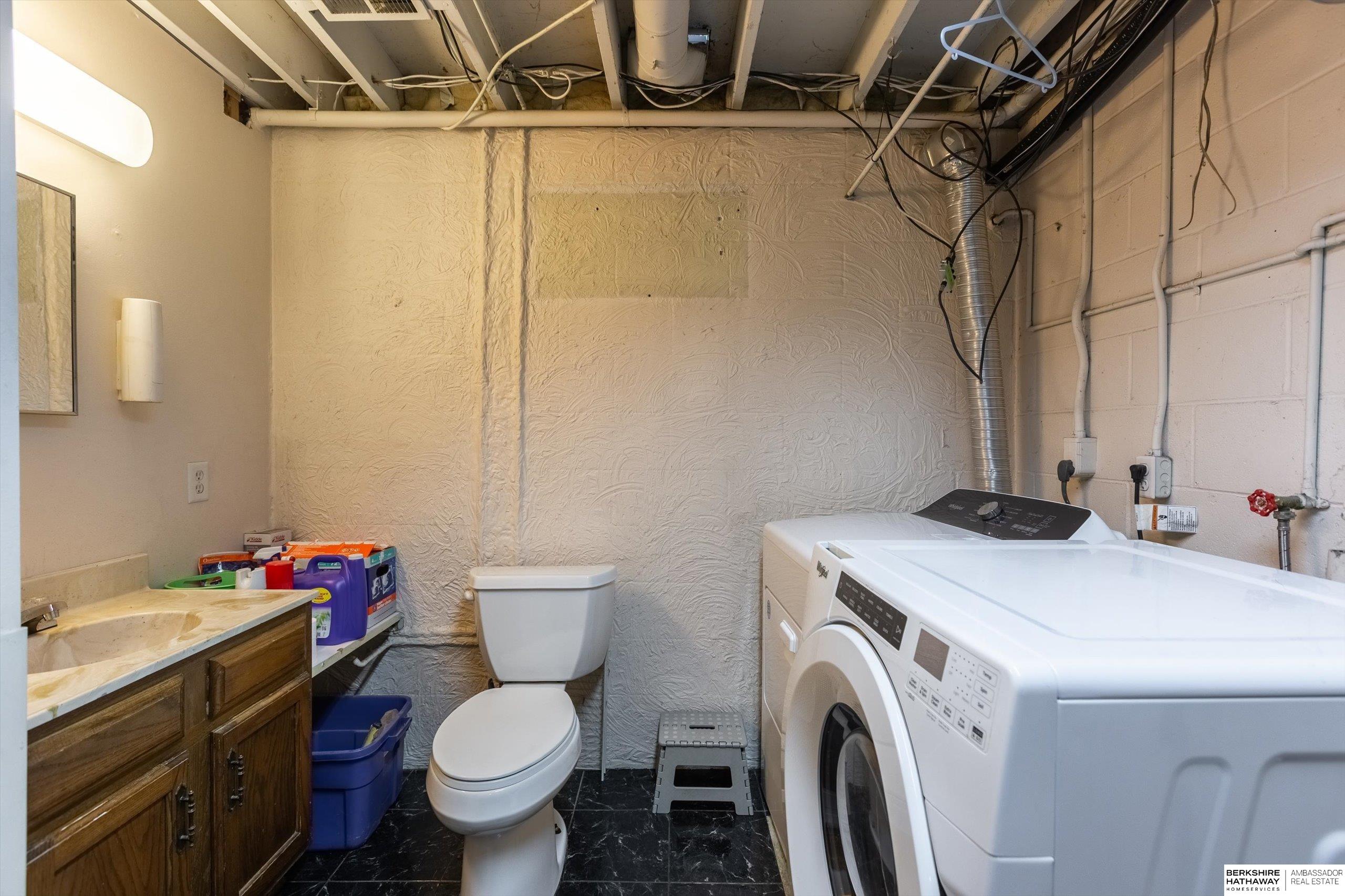 Omaha, Nebraska 68144, United States, 3 Bedrooms Bedrooms, ,2 BathroomsBathrooms,Residential,Pending,203975