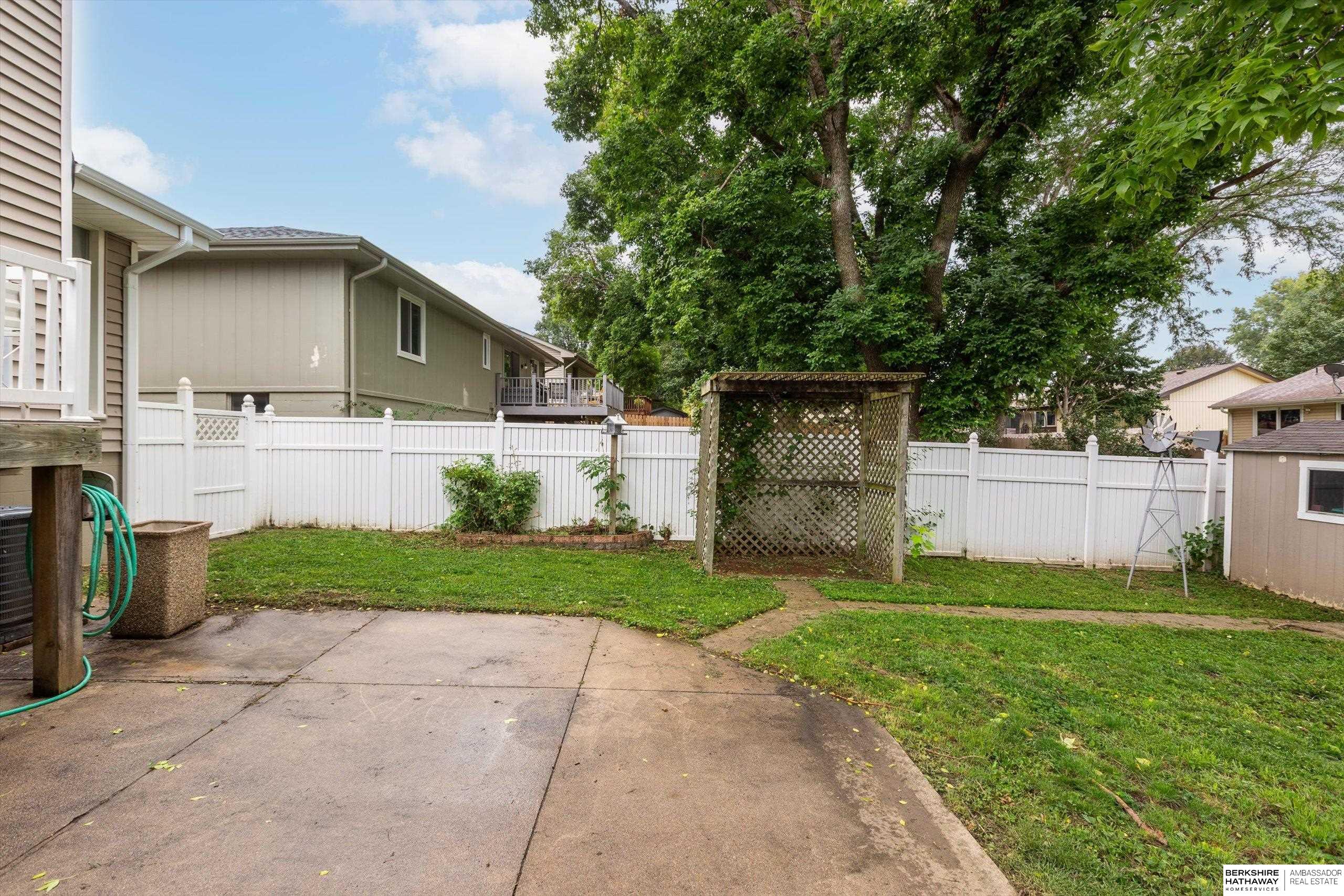 Omaha, Nebraska 68144, United States, 3 Bedrooms Bedrooms, ,2 BathroomsBathrooms,Residential,Pending,203975