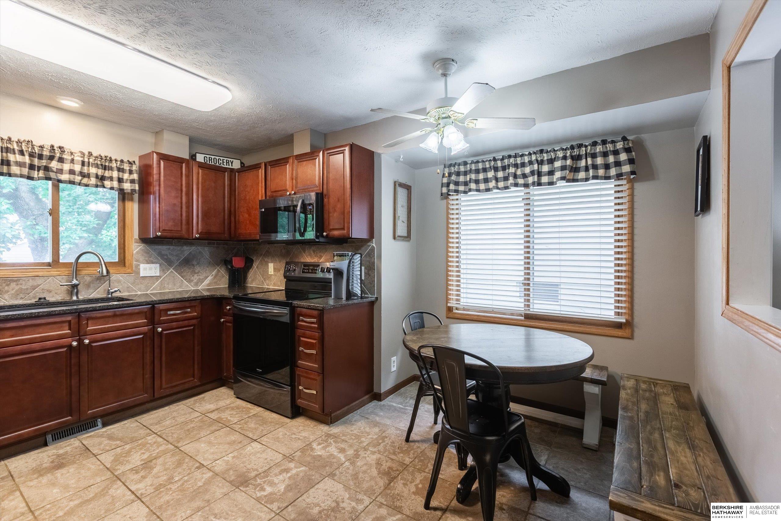 Omaha, Nebraska 68144, United States, 3 Bedrooms Bedrooms, ,2 BathroomsBathrooms,Residential,Pending,203975