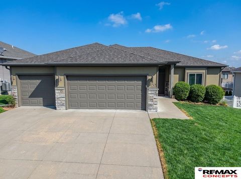 Photo of 3120 Rawhide Drive, Lincoln, NE 68507 (MLS # 22611291)
