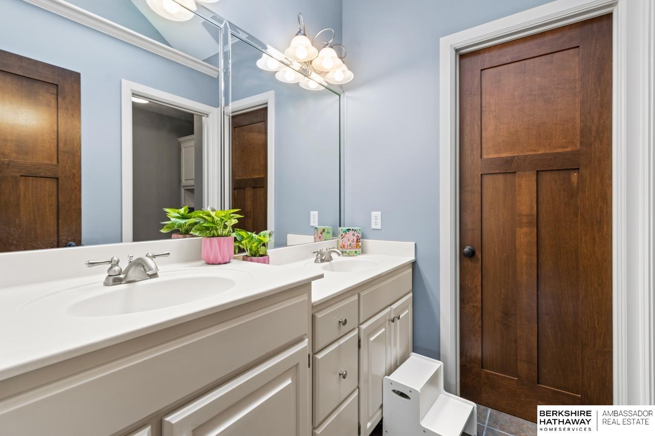 Omaha, Nebraska 68130, United States, 4 Bedrooms Bedrooms, ,4 BathroomsBathrooms,Residential,Active,159816