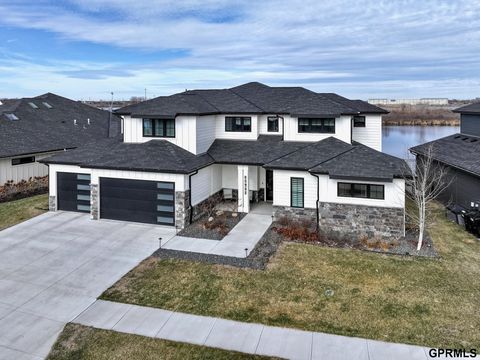 Photo of 28420 Laurel Circle, Valley, NE 68064 (MLS # 22607864)