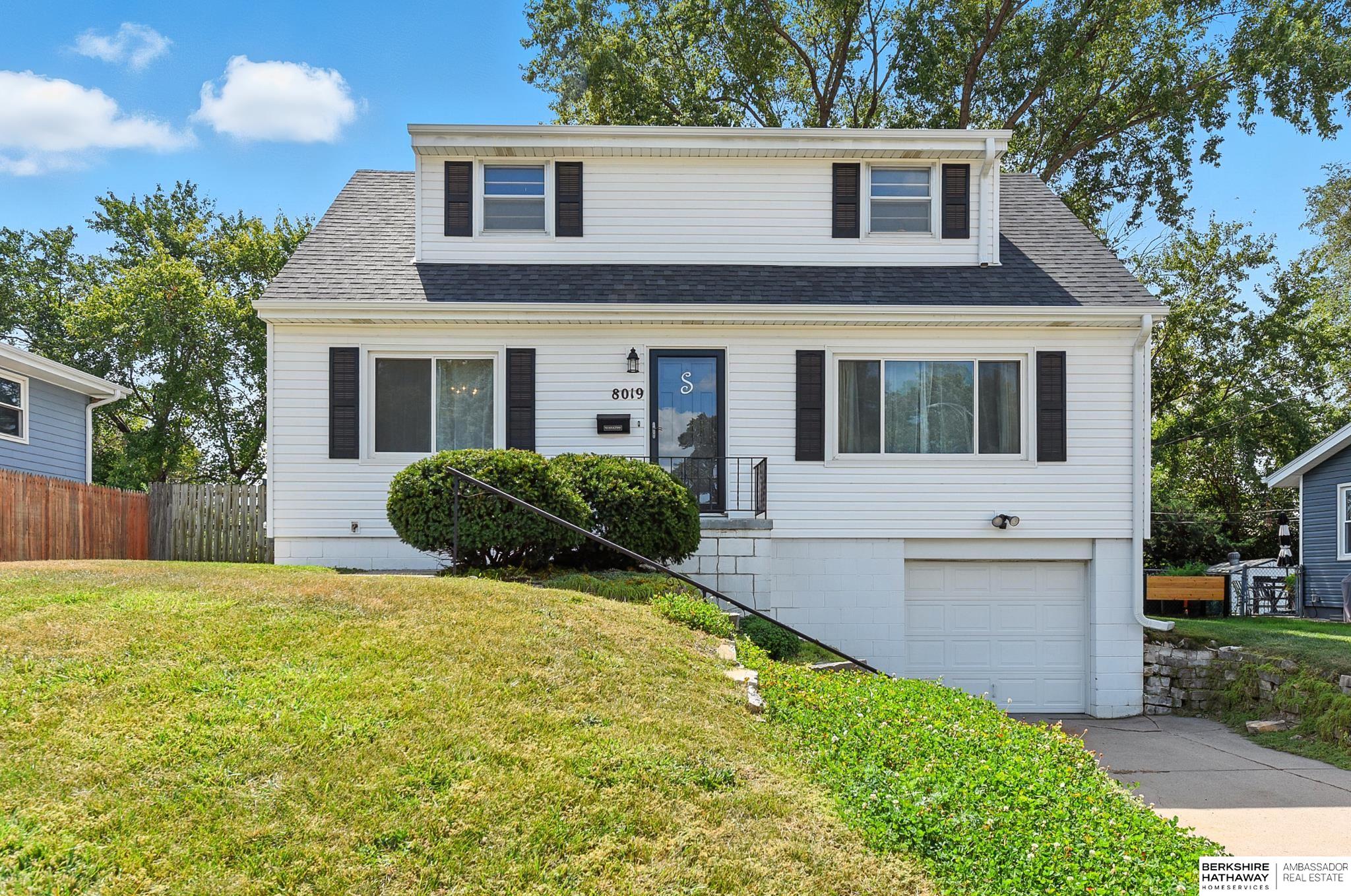 Omaha, Nebraska 68124, United States, 3 Bedrooms Bedrooms, ,2 BathroomsBathrooms,Residential,Pending,202001