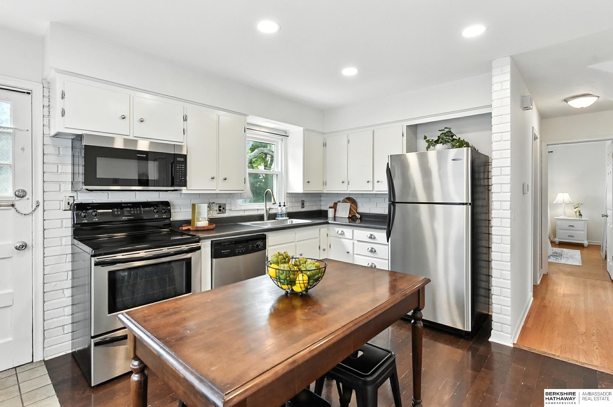 Omaha, Nebraska 68124, United States, 3 Bedrooms Bedrooms, ,2 BathroomsBathrooms,Residential,Pending,202001