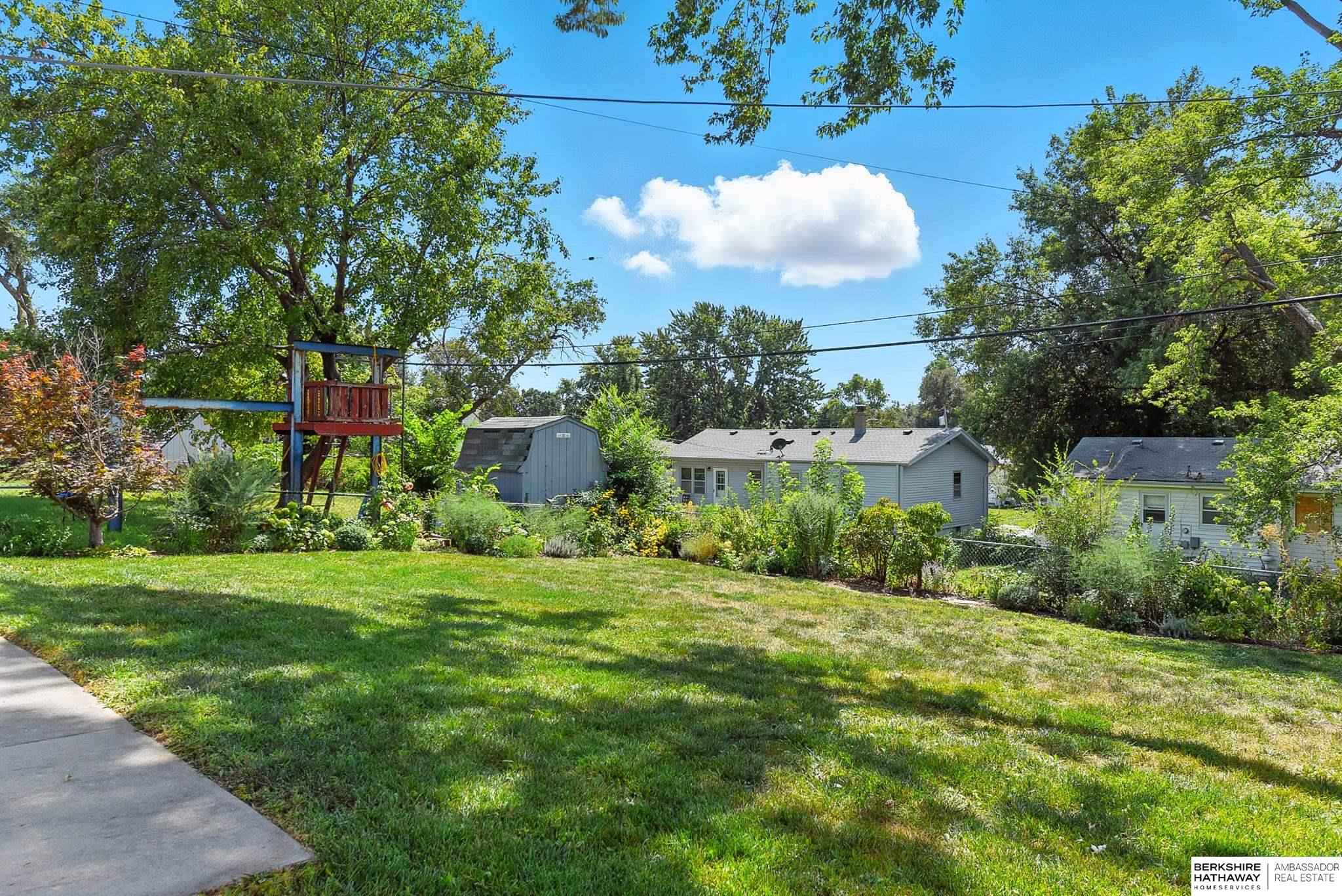 Omaha, Nebraska 68124, United States, 3 Bedrooms Bedrooms, ,2 BathroomsBathrooms,Residential,Pending,202001