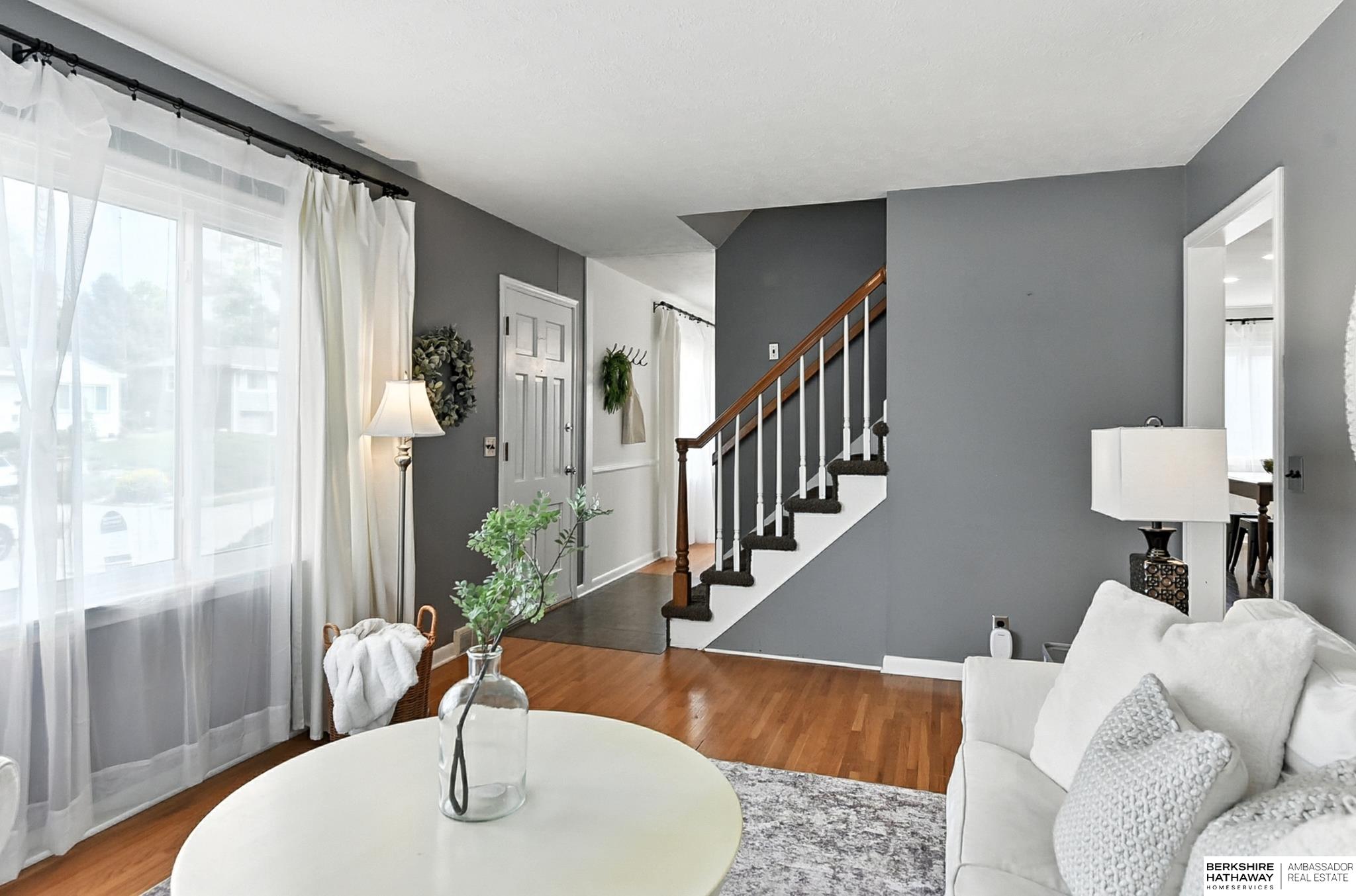 Omaha, Nebraska 68124, United States, 3 Bedrooms Bedrooms, ,2 BathroomsBathrooms,Residential,Pending,202001