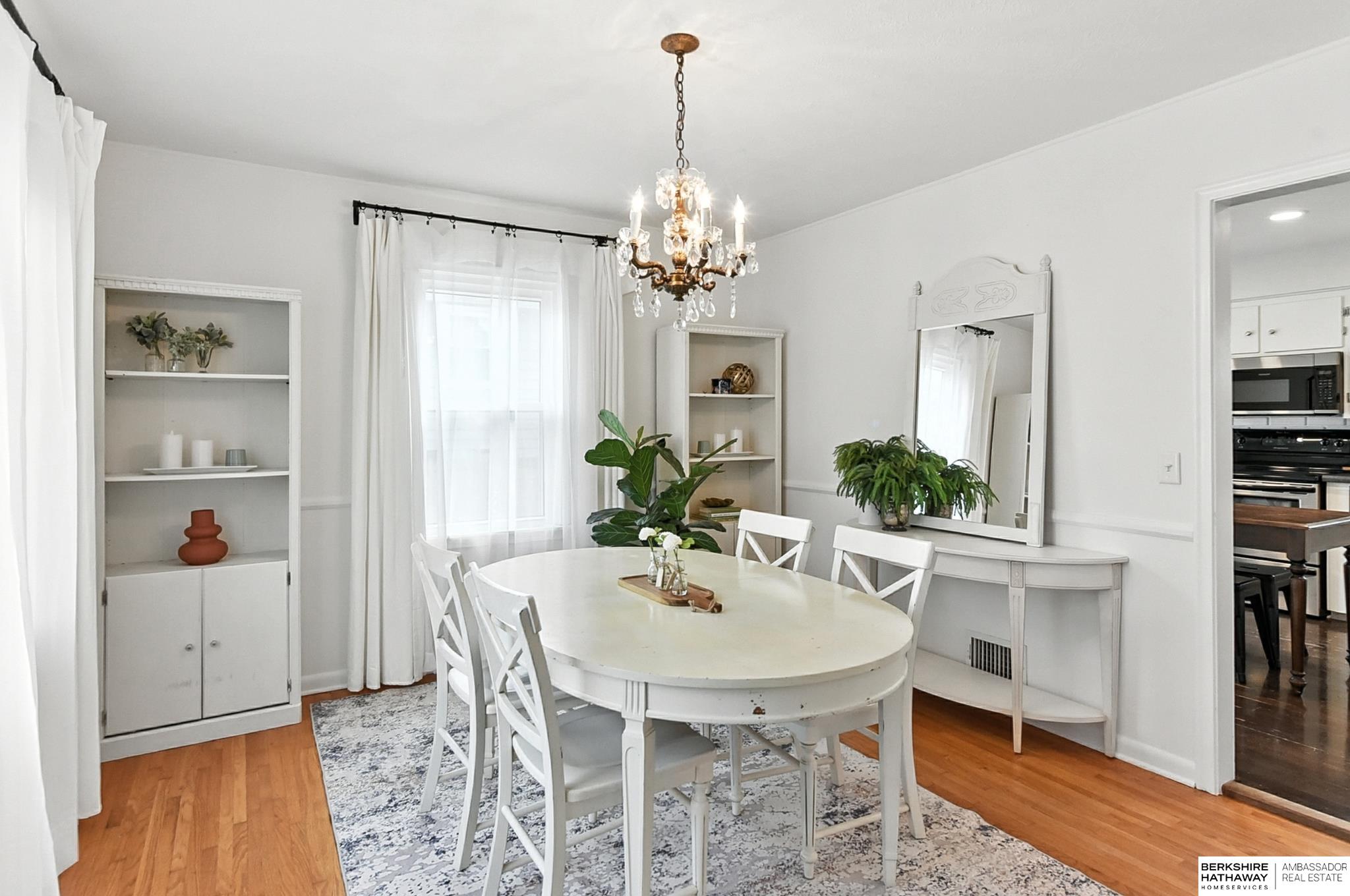 Omaha, Nebraska 68124, United States, 3 Bedrooms Bedrooms, ,2 BathroomsBathrooms,Residential,Pending,202001