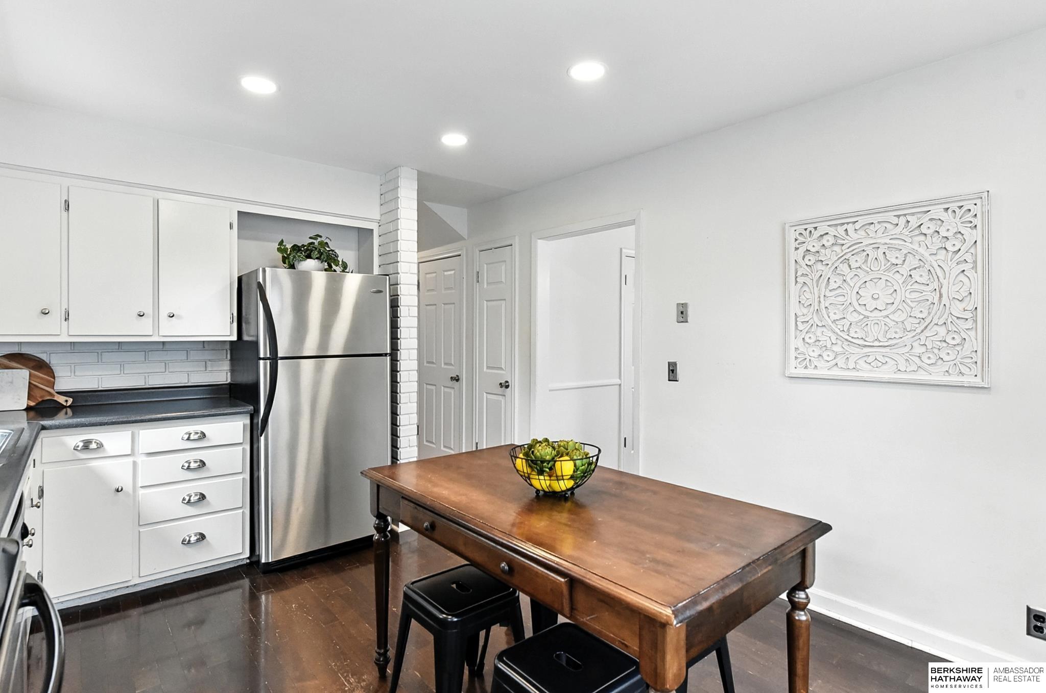 Omaha, Nebraska 68124, United States, 3 Bedrooms Bedrooms, ,2 BathroomsBathrooms,Residential,Pending,202001