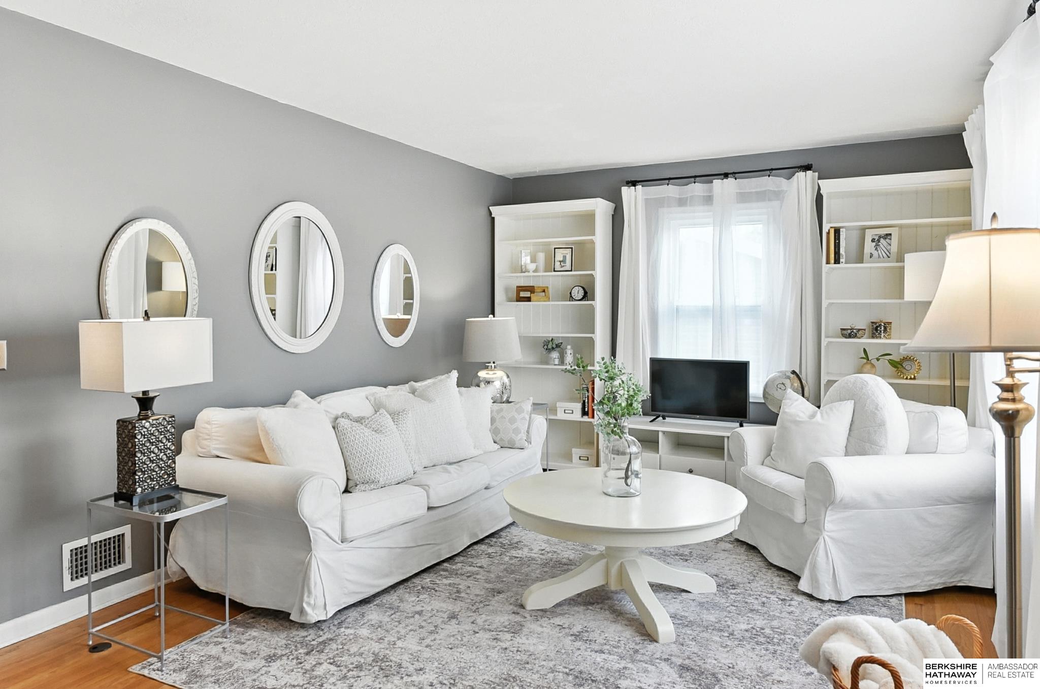 Omaha, Nebraska 68124, United States, 3 Bedrooms Bedrooms, ,2 BathroomsBathrooms,Residential,Pending,202001