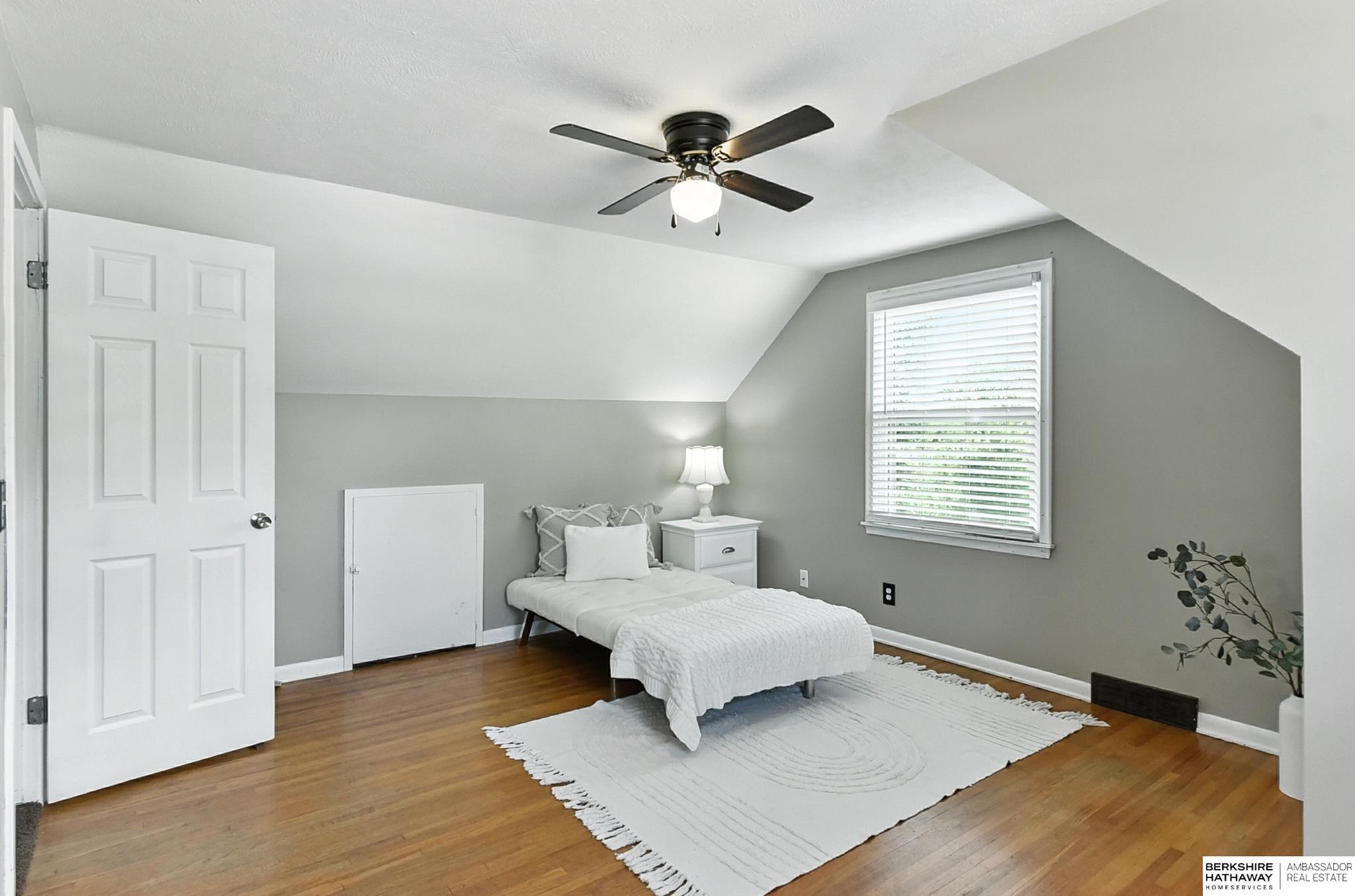 Omaha, Nebraska 68124, United States, 3 Bedrooms Bedrooms, ,2 BathroomsBathrooms,Residential,Pending,202001