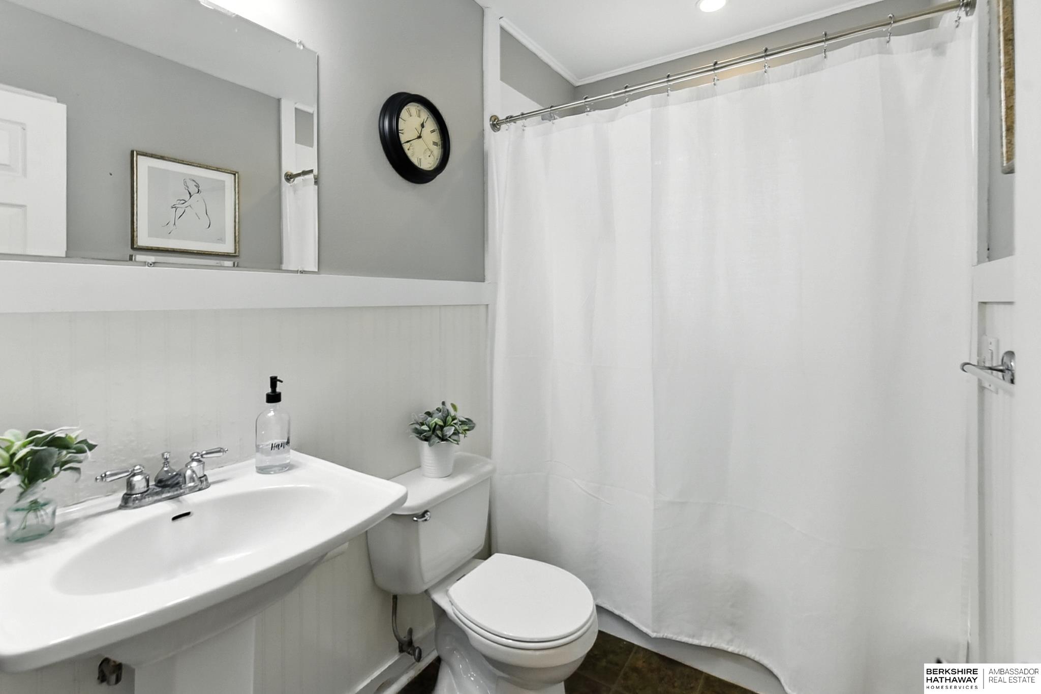 Omaha, Nebraska 68124, United States, 3 Bedrooms Bedrooms, ,2 BathroomsBathrooms,Residential,Pending,202001