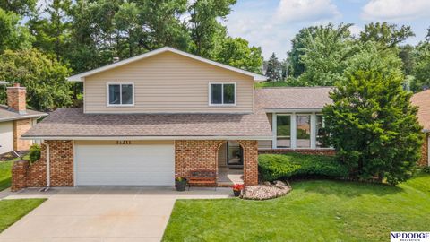 Photo of 11211 Sahler Street, Omaha, NE 68164 (MLS # 22529575)