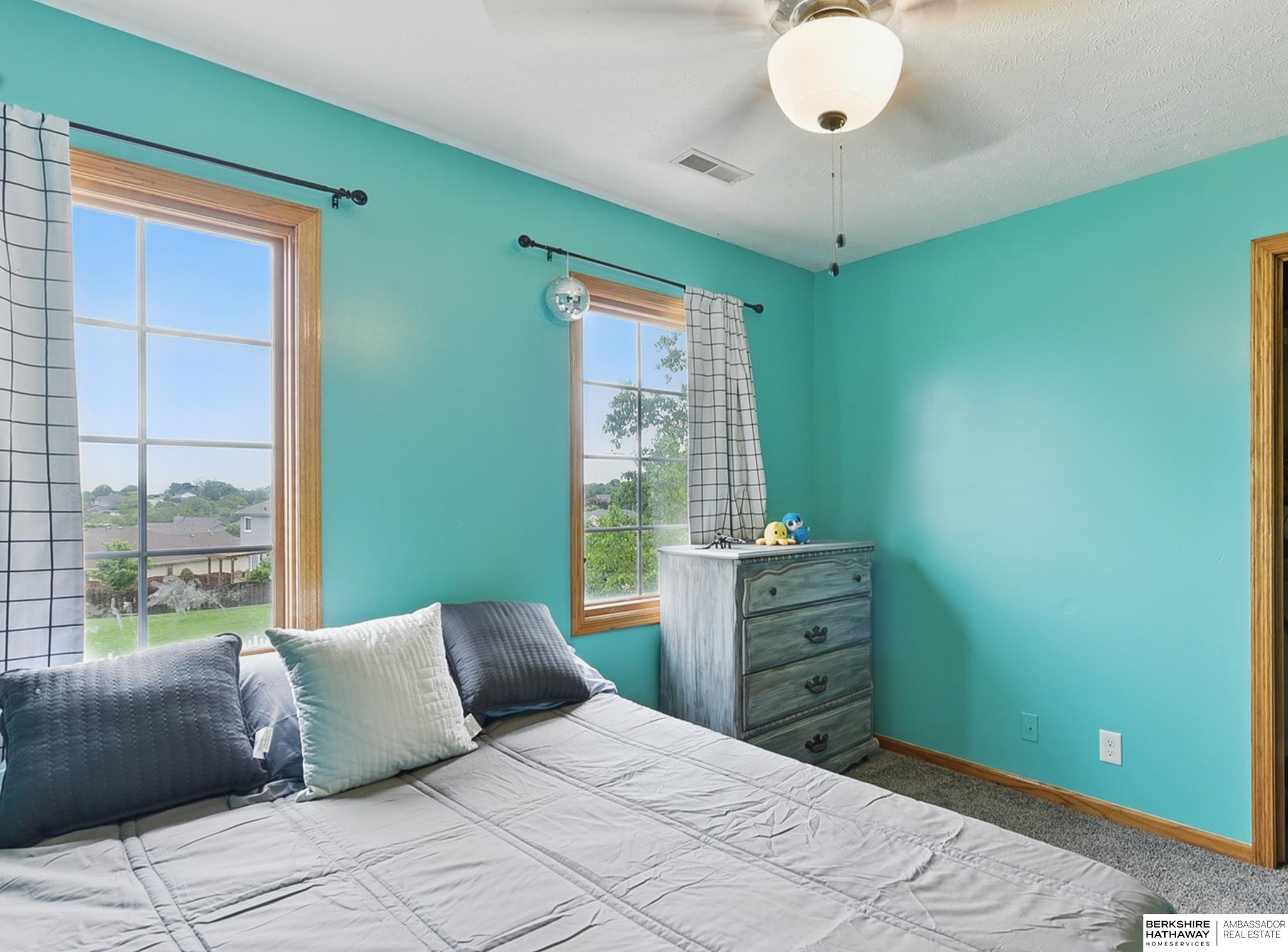 Omaha, Nebraska 68135, United States, 4 Bedrooms Bedrooms, ,3 BathroomsBathrooms,Residential,Pending,135890