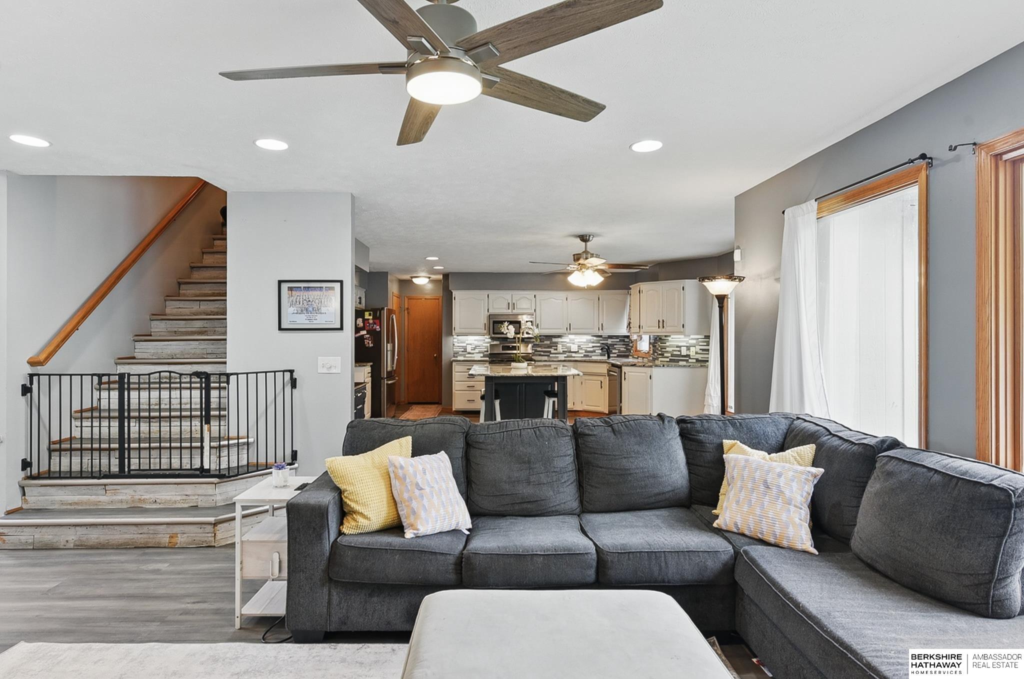 Omaha, Nebraska 68135, United States, 4 Bedrooms Bedrooms, ,3 BathroomsBathrooms,Residential,Pending,135890