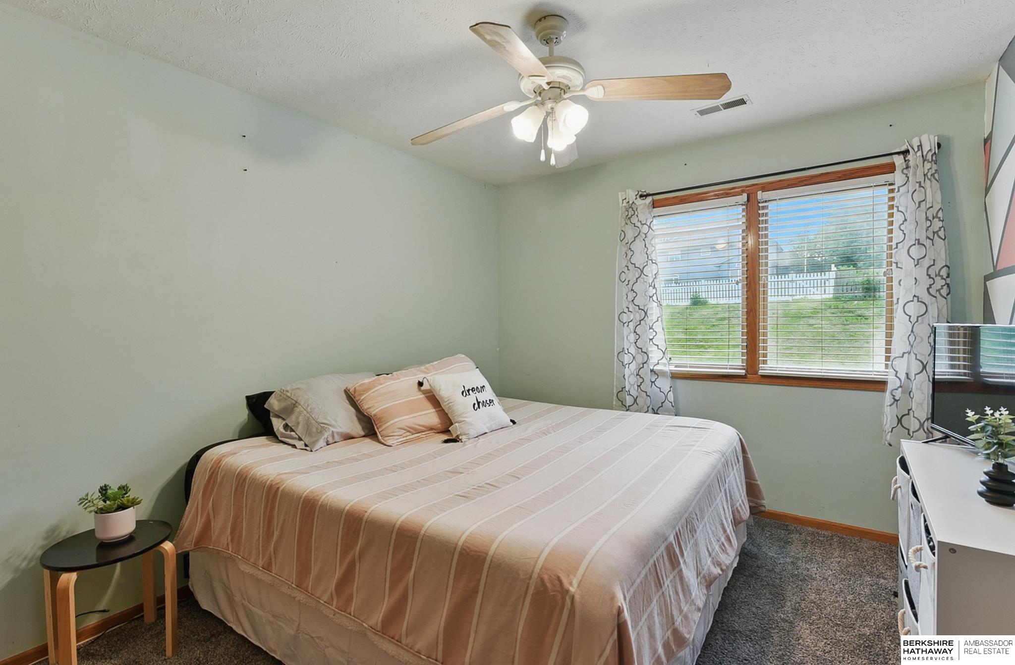 Omaha, Nebraska 68135, United States, 4 Bedrooms Bedrooms, ,3 BathroomsBathrooms,Residential,Pending,135890