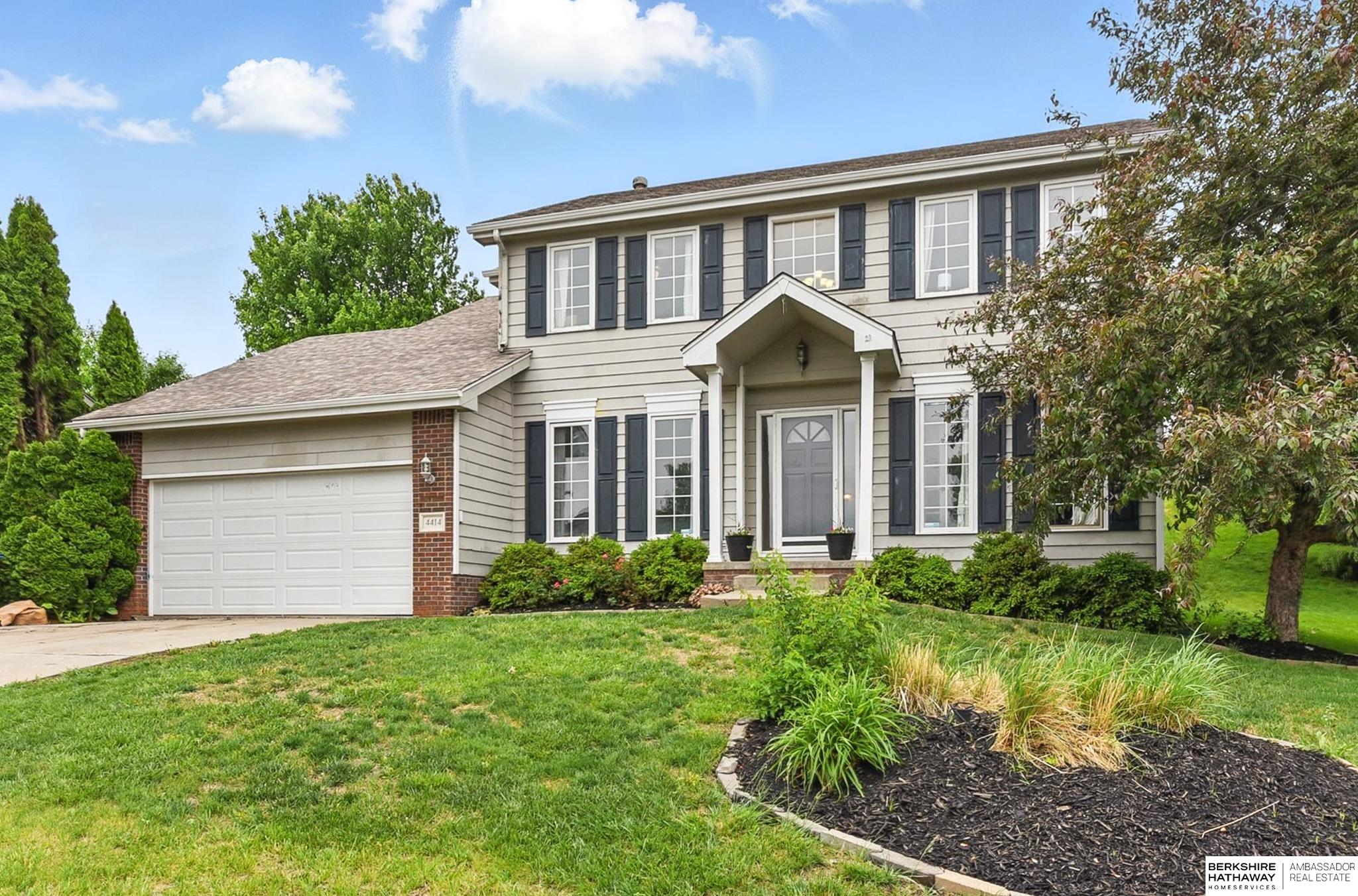 Omaha, Nebraska 68135, United States, 4 Bedrooms Bedrooms, ,3 BathroomsBathrooms,Residential,Pending,135890